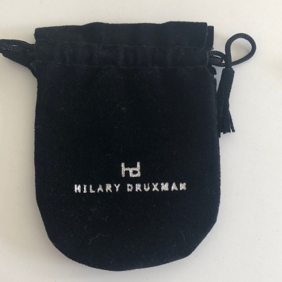 Beautiful pearl drop earrings to go with anything & everything - Picture 6 of 7